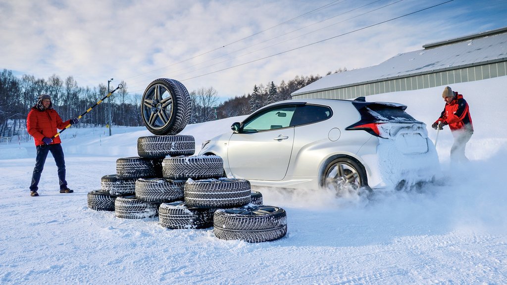 Test av vinterdekk for sporty kompakte biler